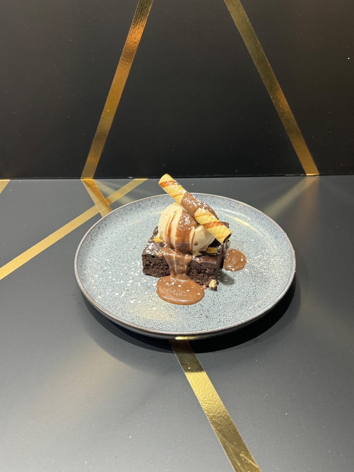 chocolate brownie (d) (n)