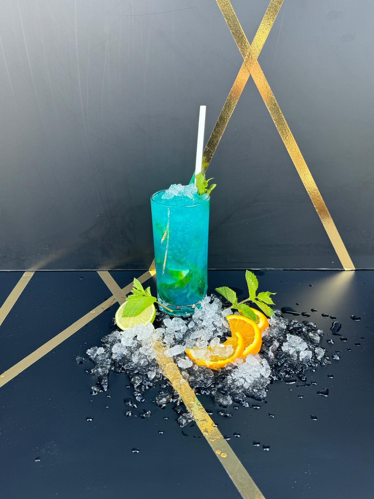 blue pineapple mojito